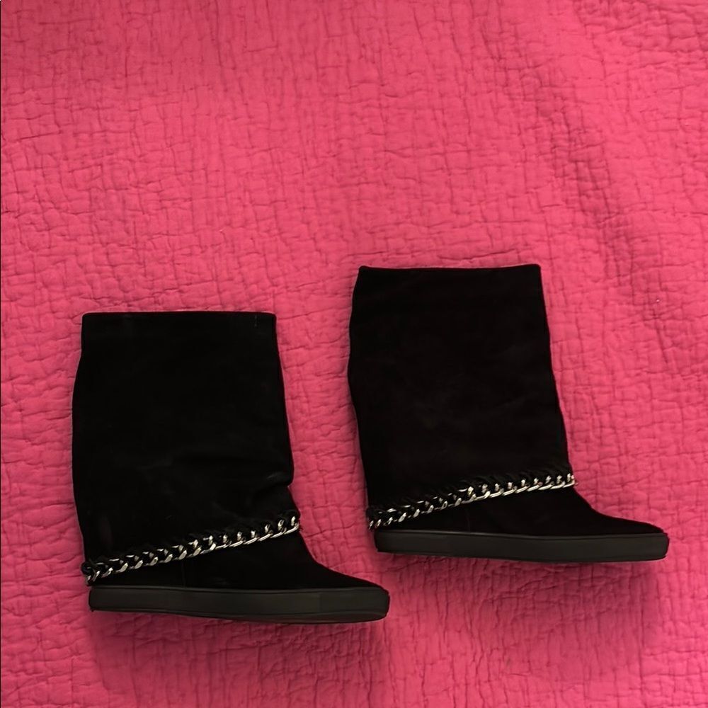 Shitz Black Suede Boots with Chain Detail, US9